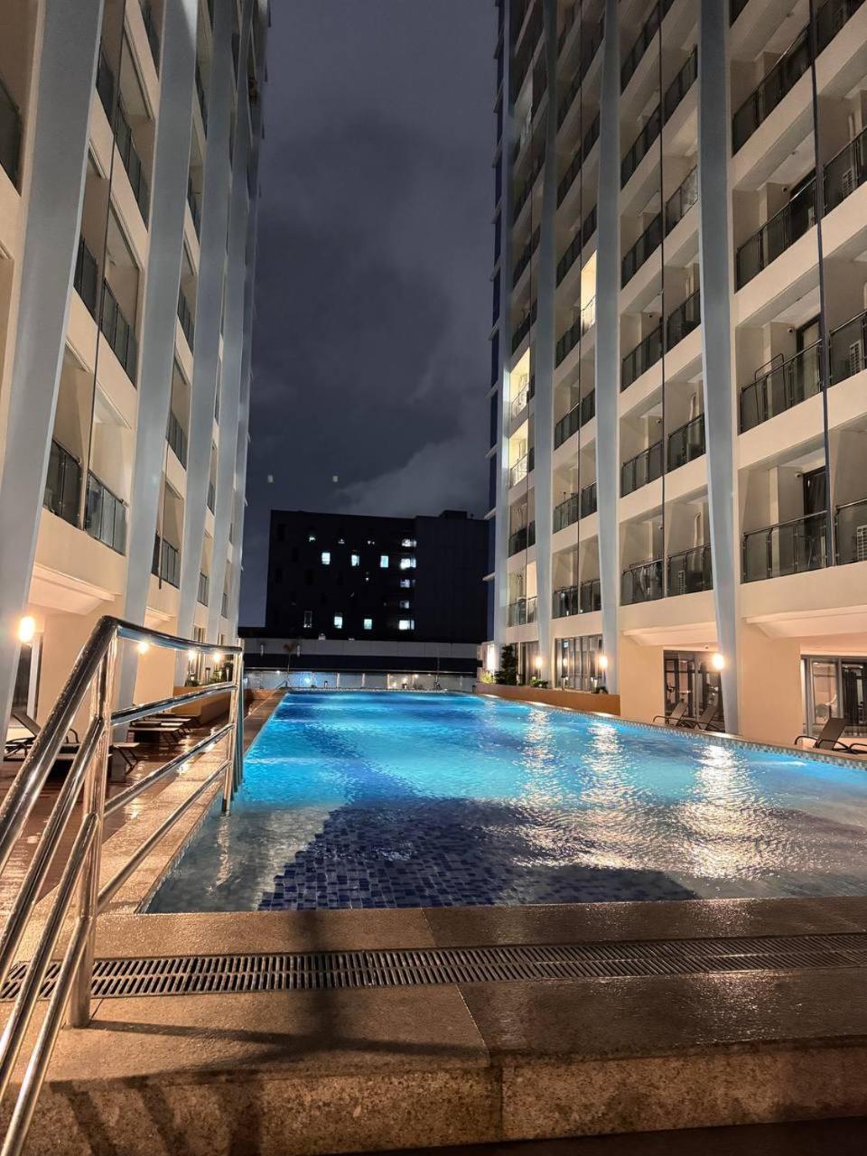 L Condotel Paranaque City Экстерьер фото