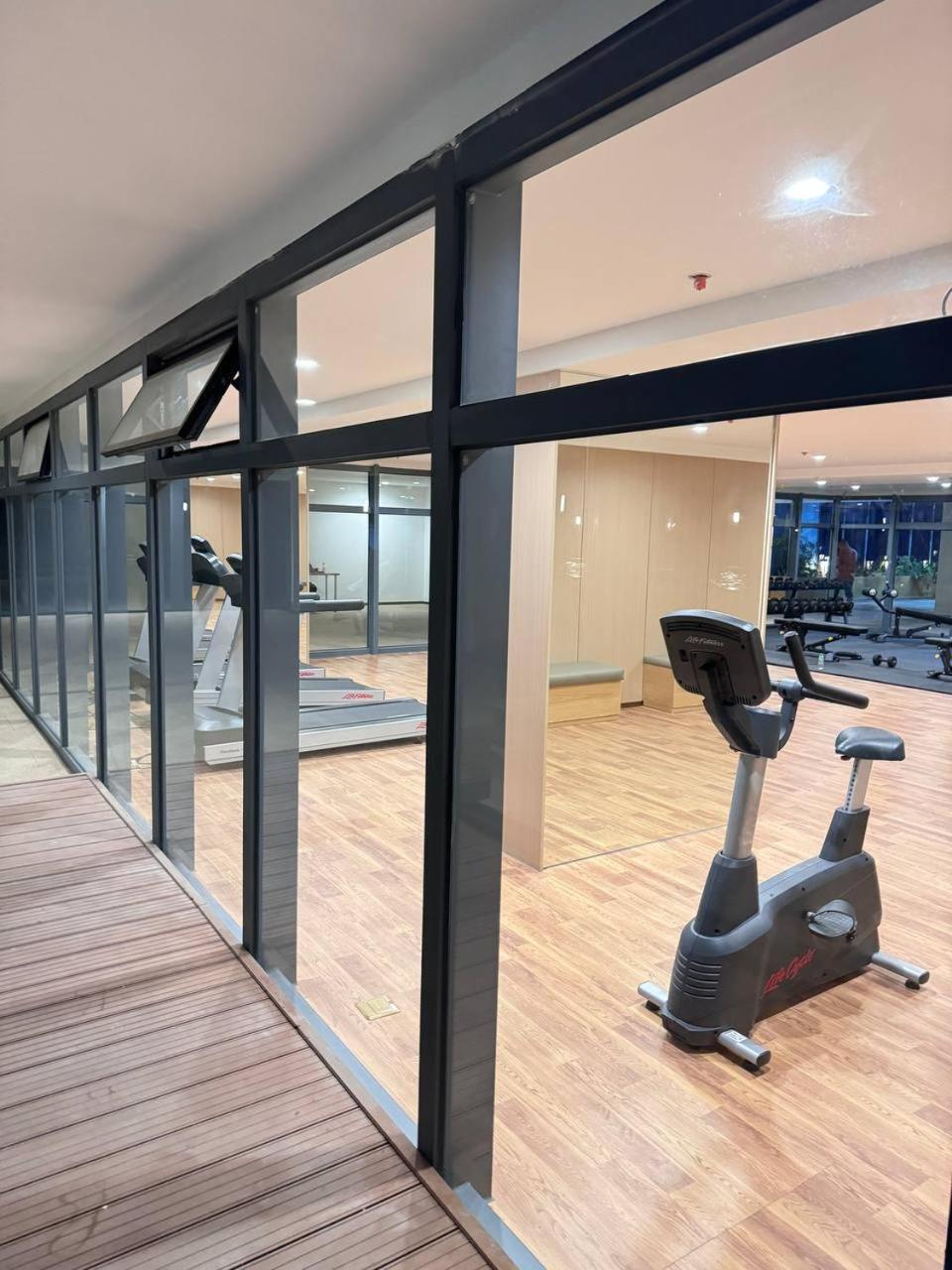 L Condotel Paranaque City Экстерьер фото