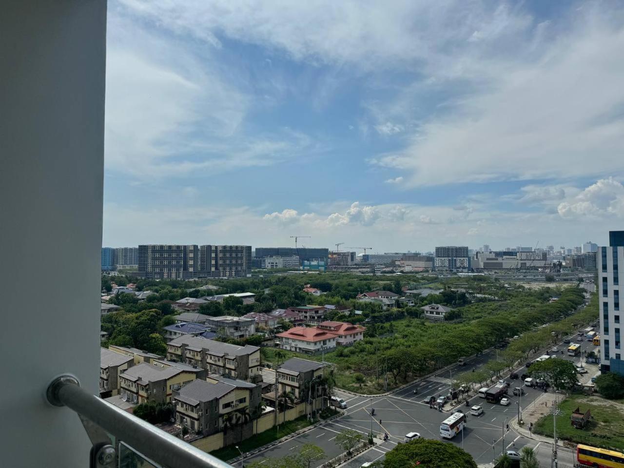 L Condotel Paranaque City Экстерьер фото