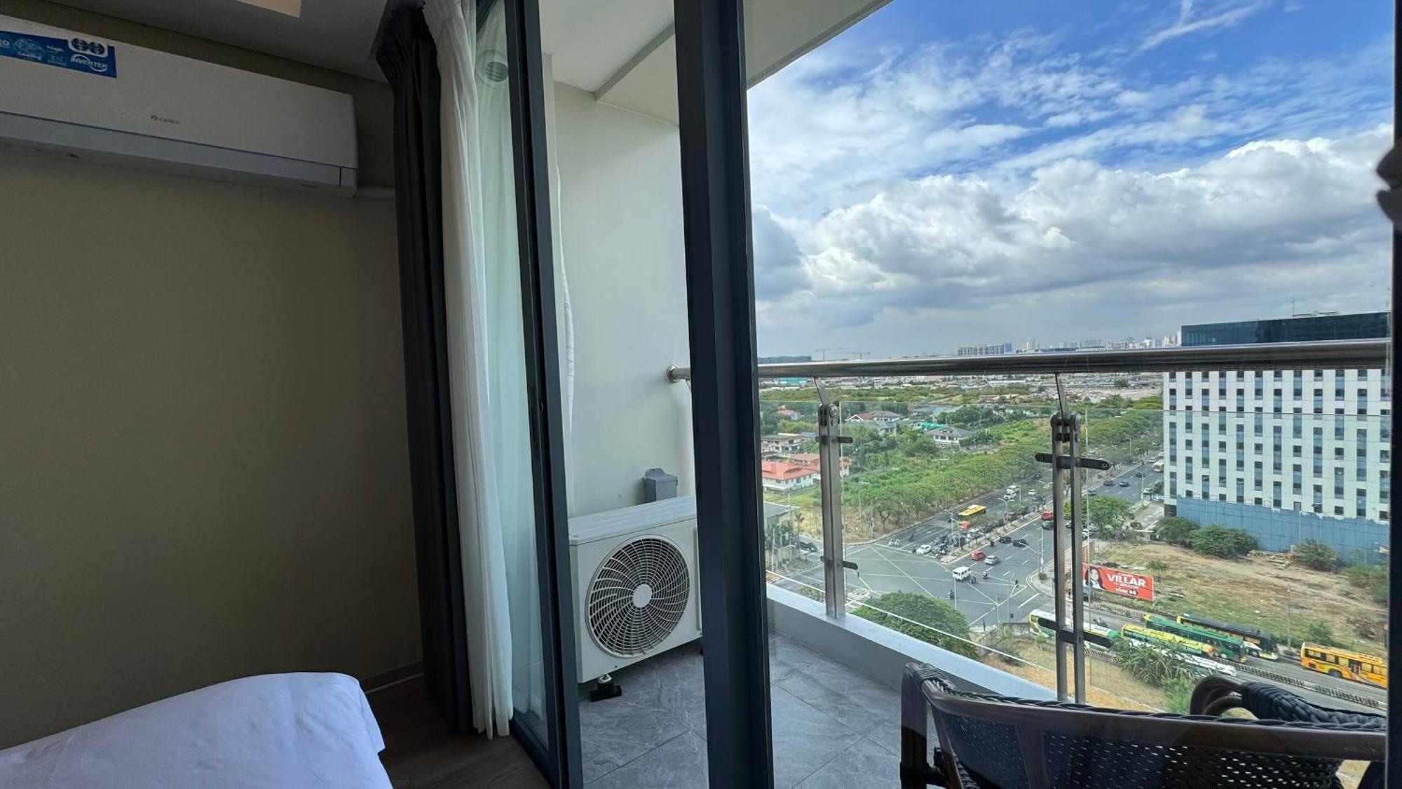 L Condotel Paranaque City Экстерьер фото