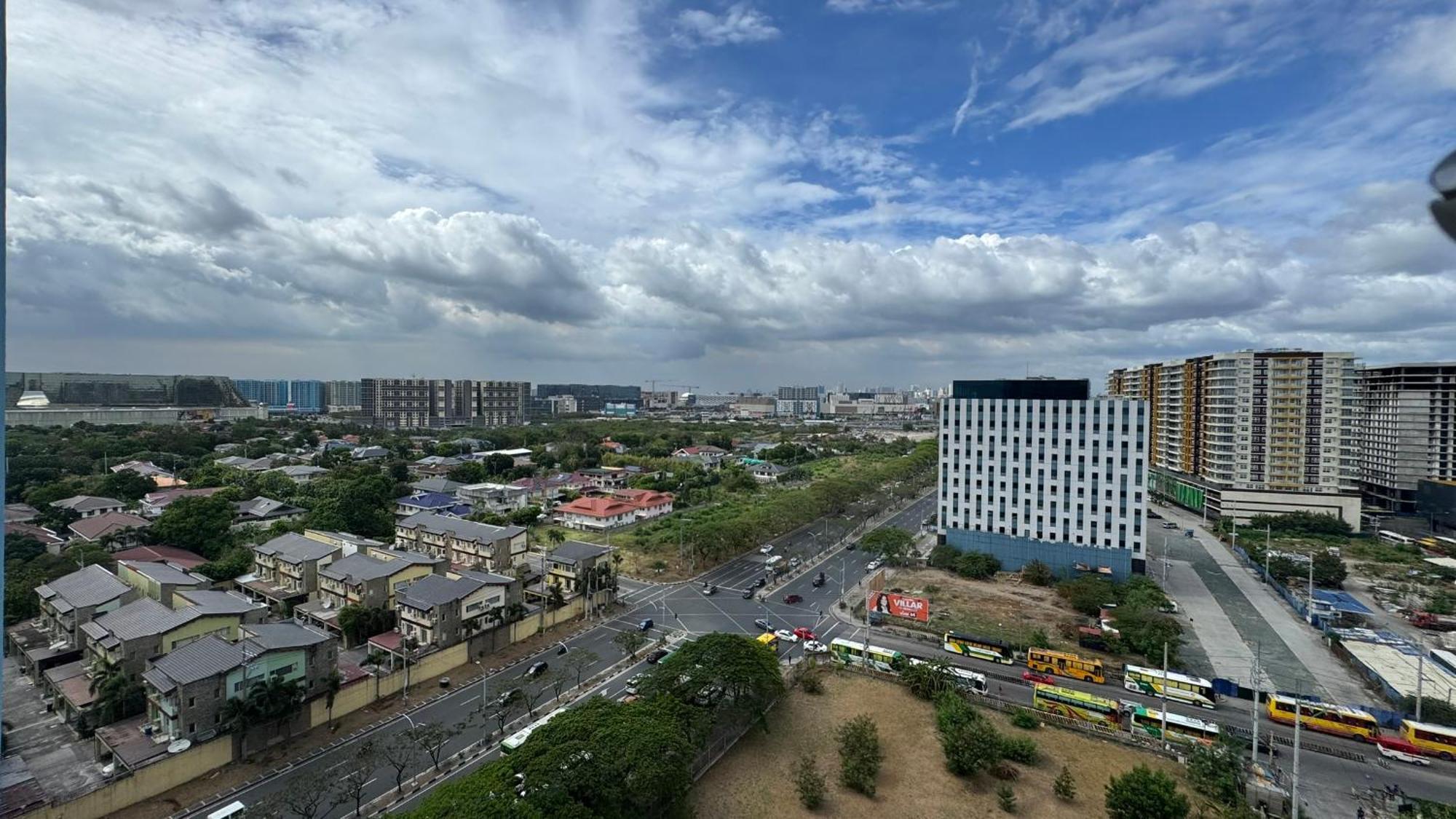 L Condotel Paranaque City Экстерьер фото